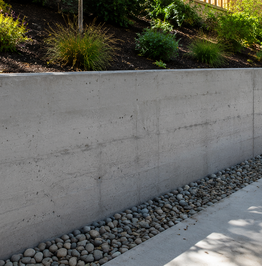 poured-concrete-retaining-wall